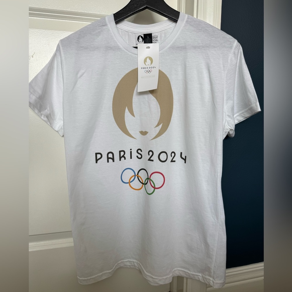 NWT Official Paris 2024 Olympic T-Shirt Size M.